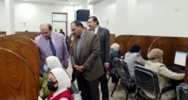 The vice president of educational affairs and students inspects the exams in the faculty of physical therapy and several centers